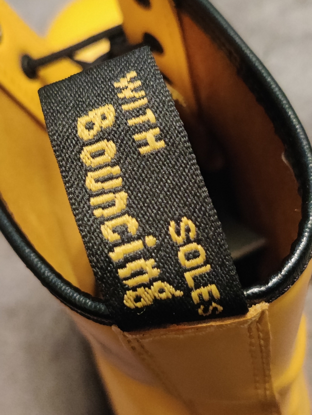 Men's Size 11 Yellow Doc Martens Dr. Martens 1460 Lace Up Leather Boots Airwair - Picture 13 of 16